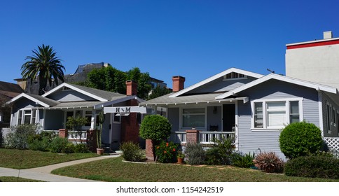 Redondo Beach, California USA - August 8, 2018: Bungalow Court Built 1923 In  Craftsman Style, A Classic Form Of Los Angeles Architecture, On South Broadway