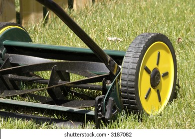 Reel Type Push Mower That Is Environmentally Friendly.