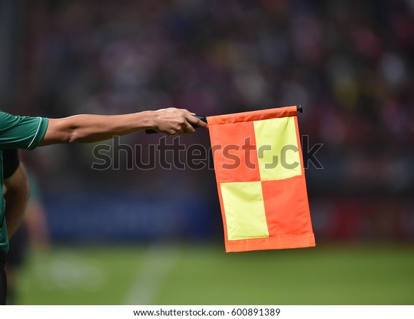 Referee\'s\
flag