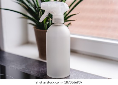 Refillable Zero Waste Spray Bottle For The Kitchen With Water,
Soda, Soap, Vinegar Essence To Clean The Ceramic Hob 