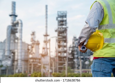 Refinery Industry Engineer  Wearing PPE At Refinery Construction Site