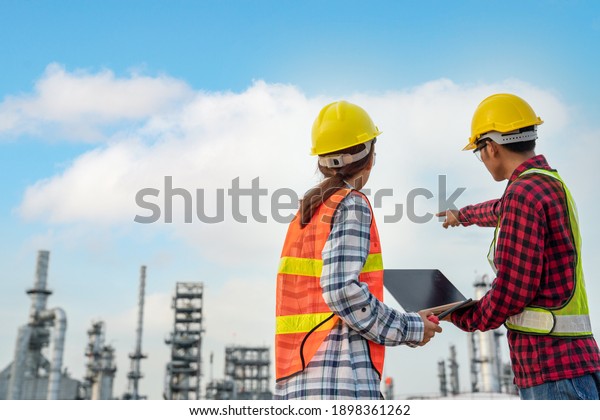 Refinery industry engineer wearing PPE Working at\
refinery construction\
site