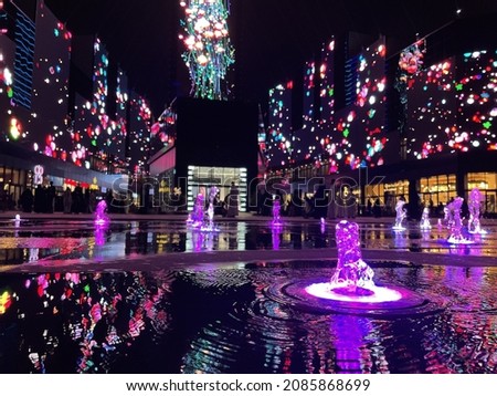 Reflection of colors on water fountains and screens that display beautiful shapes in Riyadh City Boulevard Foto stock © 