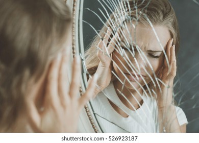 610 Broken mirror reflection woman Images, Stock Photos & Vectors ...