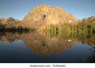 reflection of the mountain 