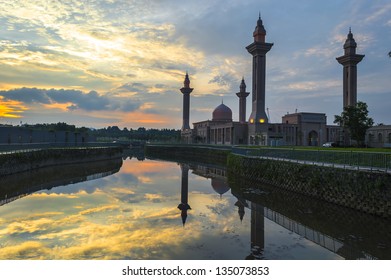 Reflection sunset of Masjid Tengku Ampuan Jemaah - Shutterstock ID 135073853