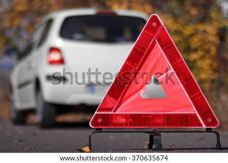 reflective triangle in front of a car breakdown