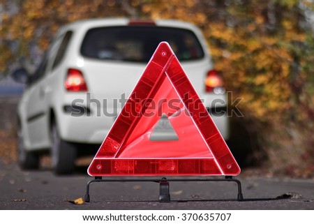 reflective triangle in front of a car breakdown