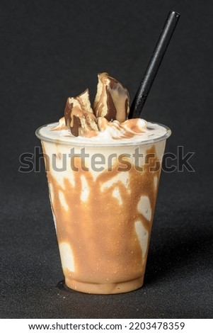 Refreshing but delicious, there is nothing like a dulce de leche or arequipe milkshake, made with a base of creamy arequipe ice cream, arequipe sauce with alfajor topping.