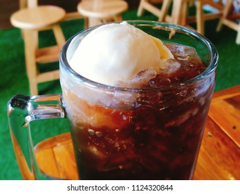 Refreshing Rootbeer Float With Vanilla Ice Cream