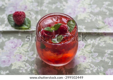 Refreshing summer cocktail - Raspberry Crush