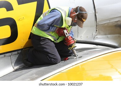 5,886 Aircraft refuelling Images, Stock Photos & Vectors | Shutterstock