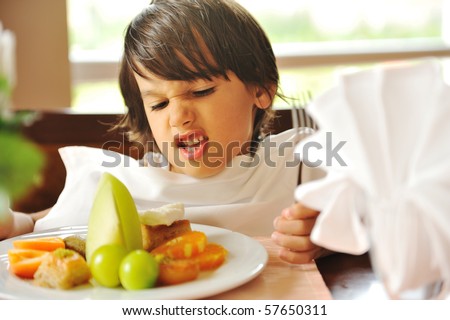Refusing food, kid does not want to eat