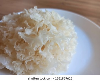 Rehydrated snow fungus soft and plump up after soaking in water. Tremella fuciformis is commonly known as snow fungus, snow ear, silver ear fungus, and white jelly mushroom.