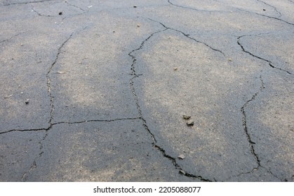 Reinforced concrete slab crack pattern - Shutterstock ID 2205088077