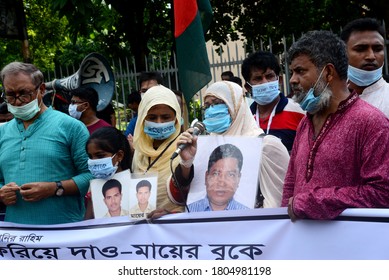 Relatives Hold Portraits Of Their Missing Family Members As They Form Human Chain Ahead Of The International Day Of Disappeared, At The Shahbagh Area In Dhaka, Bangladesh, August 29, 2020.