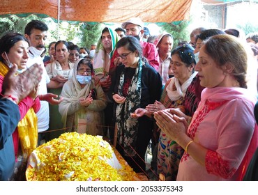 Relatives And Neighbours Pray Near The Body Of Kashmiri Pandit Makhan Lal Bindroo, During His Funeral In Srinagar, The Summer Capital Of Indian Kashmir, On Wednesday 06 October 2021.