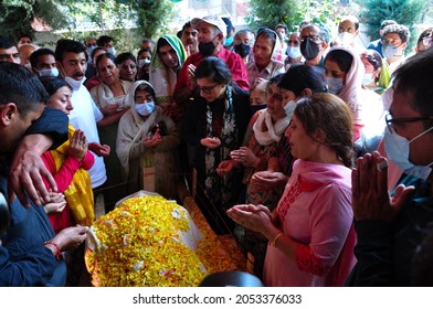 Relatives And Neighbours Pray Near The Body Of Kashmiri Pandit Makhan Lal Bindroo, During His Funeral In Srinagar, The Summer Capital Of Indian Kashmir, On Wednesday 06 October 2021.