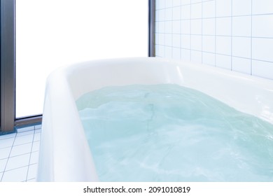 Relax in the white bathtub, health