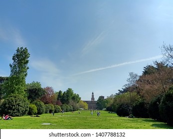 Relaxing Spring Great Holiday In Europe, Worry Free Traveling Enjoy Longer Refreshing Time Longer. Spending Whole Day In The Park With This Amazing Green Environtment.