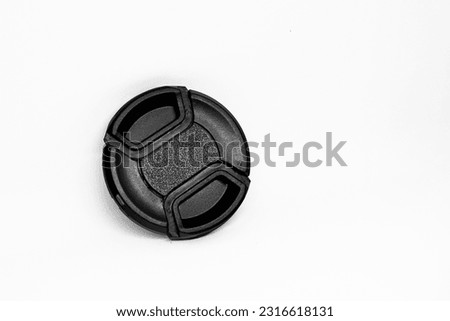 A reliable black camera lens cap with a diameter of 52mm, designed to provide good protection for the camera front glass such as from dust, scratches and accidental damage.
