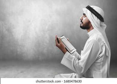 Man Reading Quran Images Stock Photos Vectors Shutterstock