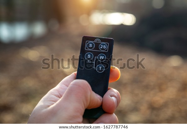 Remote\
control camera for remote shooting\
outdoors.\
