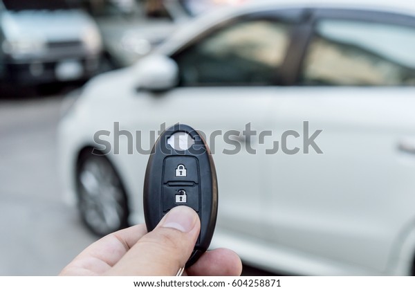 Remote control of the\
car Open and closed