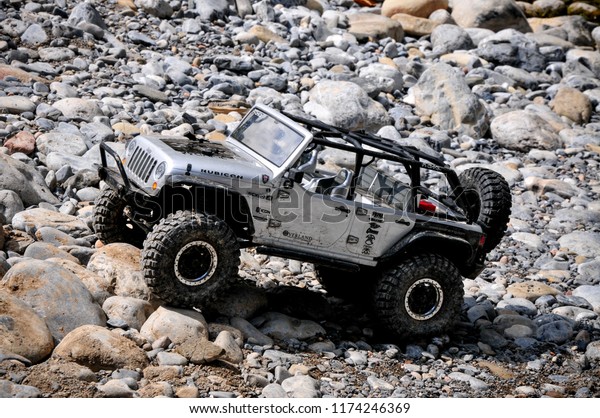 remote control jeeps for adults