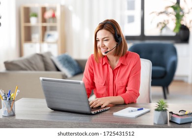 249,196 Headset woman Images, Stock Photos & Vectors | Shutterstock