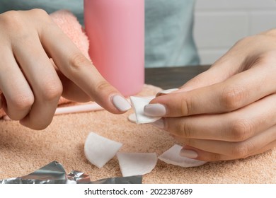 Removing Gel Polish From Nails. Woman Pours Remove Liquid On A Cotton Pad, Puts It On A Nail And Wraps The Foil. Removing Shellac Nails. Do A Manicure For Yourself At Home. Beauty, Skin Care, Routine.