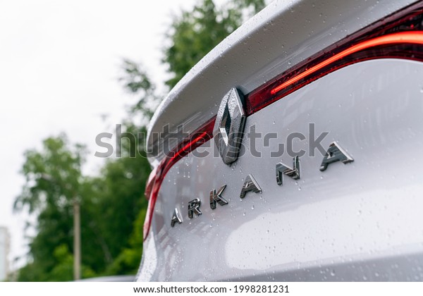 renault\
Arkana logo on the back of the bumper of the new Renault car. led\
brake lights. Krasnoyarsk, Russia, June 26,\
2021.