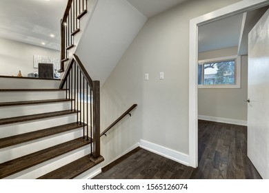 103 Renovated Luxury Canadian House Staged For Sale Images, Stock ...