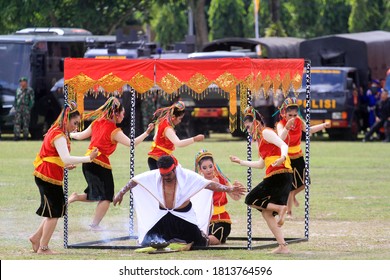 Rentak Bulian Dance Performance In Pekanbaru, Riau, Indonesia, Saturday (12/11/2016). The Rentak Bulian Dance Originates From The Talang Mamak Tribe, West Rengat District, Indragiri Hulu. 