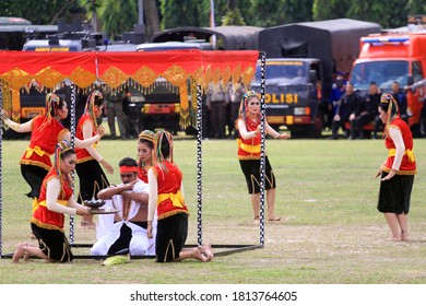 Rentak Bulian Dance Performance In Pekanbaru, Riau, Indonesia, Saturday (12/11/2016). The Rentak Bulian Dance Originates From The Talang Mamak Tribe, West Rengat District, Indragiri Hulu. 