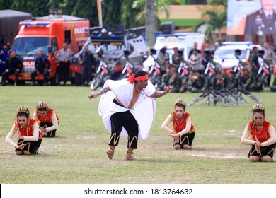 Rentak Bulian Dance Performance In Pekanbaru, Riau, Indonesia, Saturday (12/11/2016). The Rentak Bulian Dance Originates From The Talang Mamak Tribe, West Rengat District, Indragiri Hulu. 