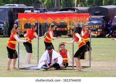 Rentak Bulian Dance Performance In Pekanbaru, Riau, Indonesia, Saturday (12/11/2016). The Rentak Bulian Dance Originates From The Talang Mamak Tribe, West Rengat District, Indragiri Hulu. 