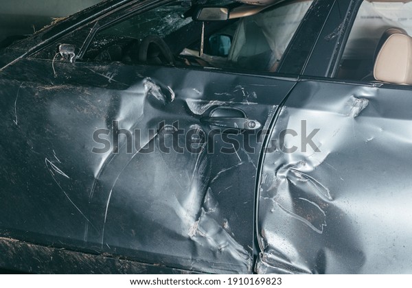 Repair the car. Body damage to a gray car.\
Accident car is being\
repaired.
