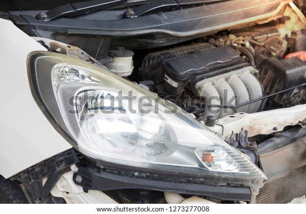 Repair\
the car,Open the car engine repairs,Car\
repairing