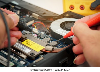 Repair and diagnose computer electronic circuit boards.