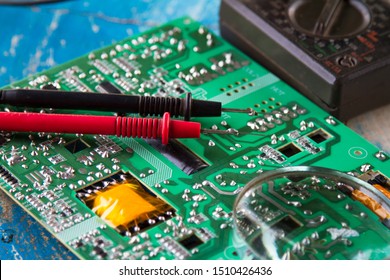 Repair Electronic Parts Unit Of The LCD LED TV Set In Professional Service Center