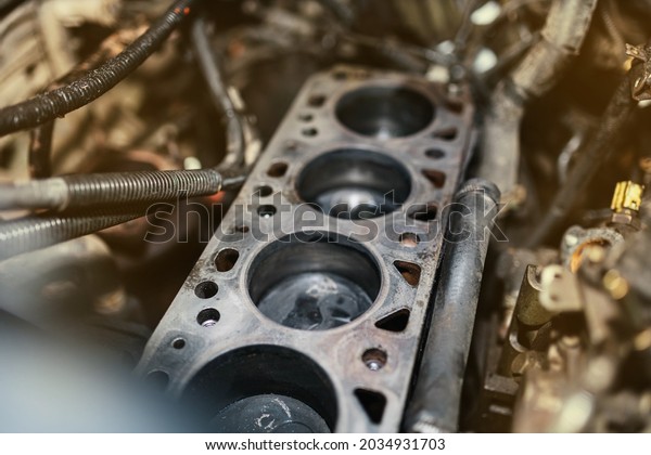 repair of the engine block,\
combustion chamber, replacement of the cylinder block\
gasket.