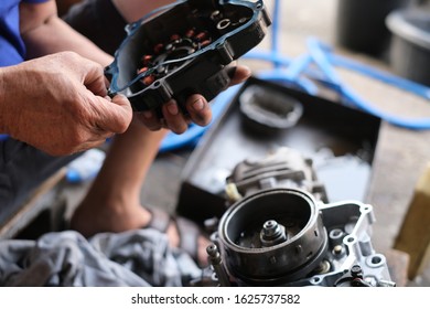  Repair  Maintenance And Repair Of Motorcycle Motorbike Engines Of Motorcycle Mechanic