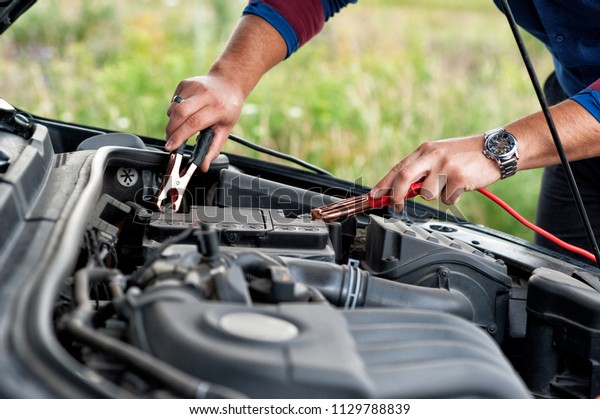 Repair on the road. Battery charge. Road crash.\
Repair. Car service