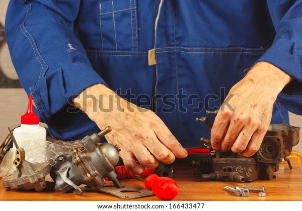 Repair\
of parts of the automobile engine in the\
workshop