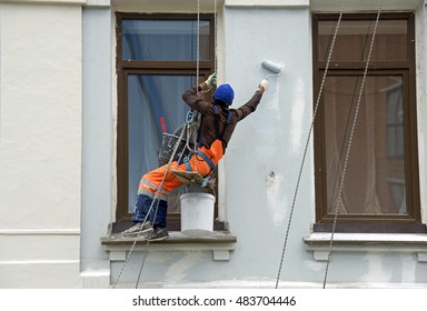 Repair and restoration of a facade of a building