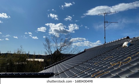 Repair Storm Destroyed Roof Tiles In Japan - Japanese Culture And Architecture / Kawara-yane(tiled Roof)