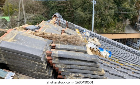 Repair Storm Destroyed Roof Tiles In Japan - Japanese Culture And Architecture / Kawara-yane(tiled Roof)