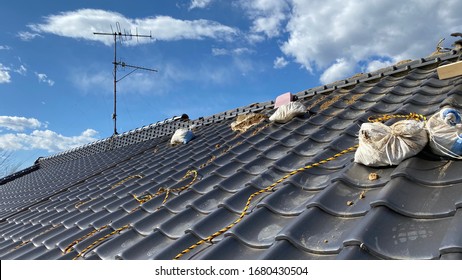 Repair Storm Destroyed Roof Tiles In Japan - Japanese Culture And Architecture / Kawara-yane(tiled Roof)