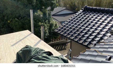 Repair Storm Destroyed Roof Tiles In Japan - Japanese Culture And Architecture / Kawara-yane(tiled Roof)